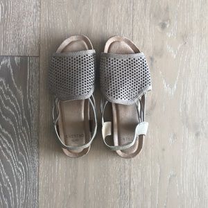 Earth shoes